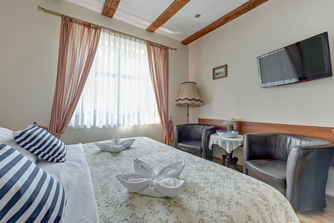 Villa & Restaurant Admiral Nelson هيل المظهر الخارجي الصورة
