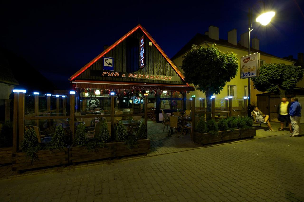 Villa & Restaurant Admiral Nelson هيل المظهر الخارجي الصورة